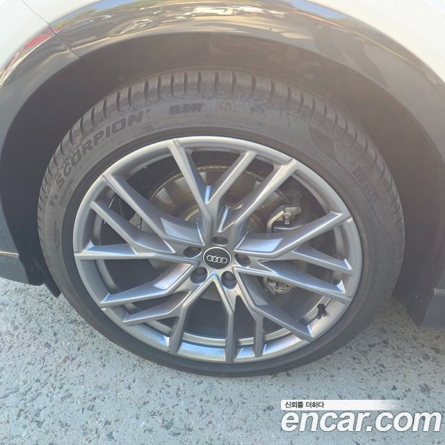 Audi Q4 e-tron 2025 — photo 19