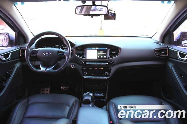 Hyundai Ioniq 2017 — photo 12