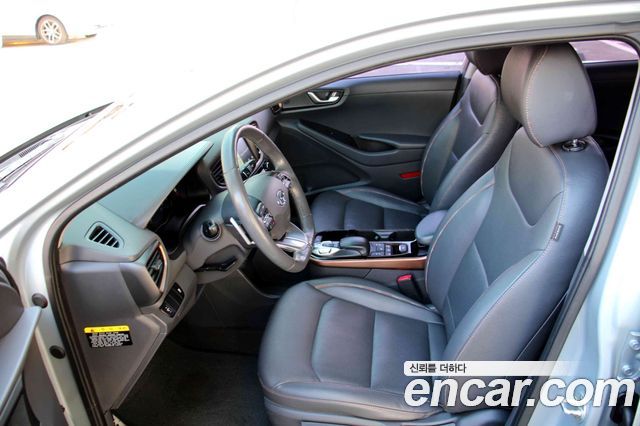Hyundai Ioniq 2017 — photo 17