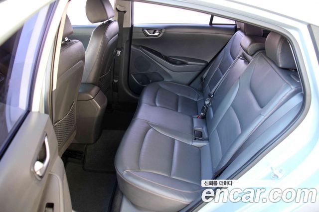 Hyundai Ioniq 2017 — photo 18
