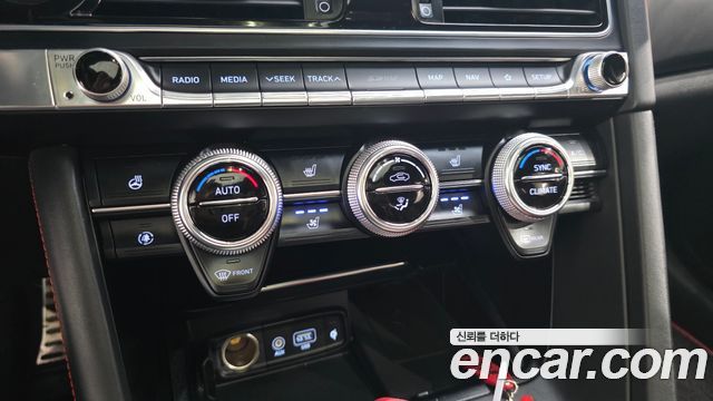 Genesis G70 2019 — photo 28