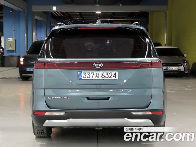 Kia Canival 2021 — photo 3