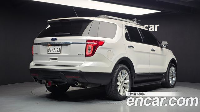 Ford Explorer 2011 — photo 2