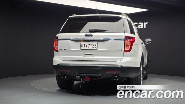 Ford Explorer 2011 — photo 4