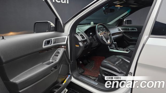 Ford Explorer 2011 — photo 10
