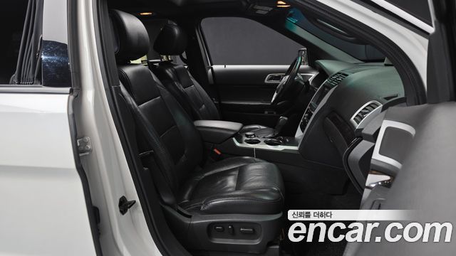 Ford Explorer 2011 — photo 11