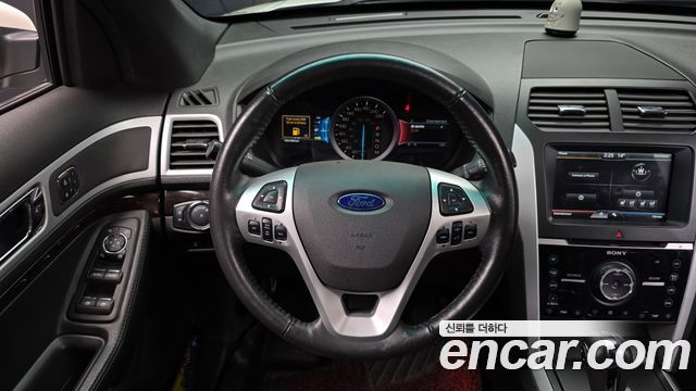 Ford Explorer 2011 — photo 13