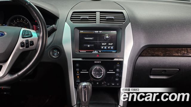 Ford Explorer 2011 — photo 14