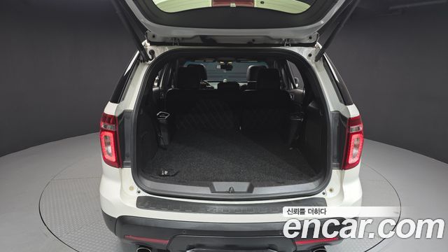Ford Explorer 2011 — photo 20