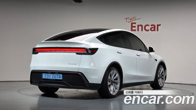 Tesla Model Y 2025 — photo 2