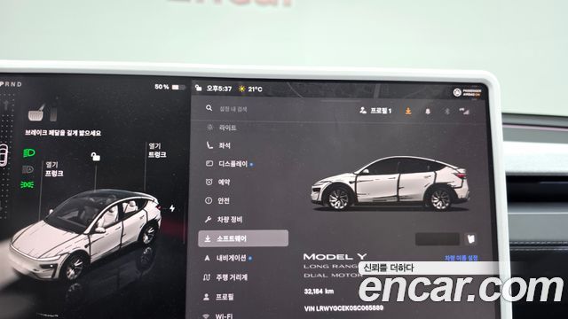 Tesla Model Y 2025 — photo 8
