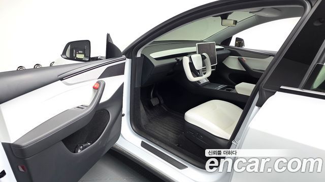 Tesla Model Y 2025 — photo 10
