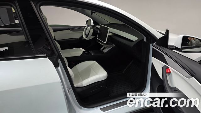 Tesla Model Y 2025 — photo 11