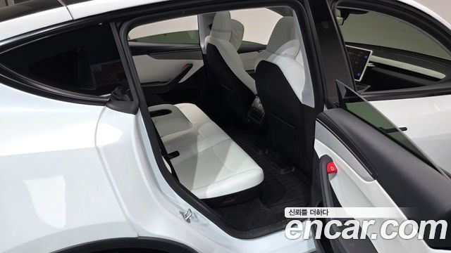 Tesla Model Y 2025 — photo 12