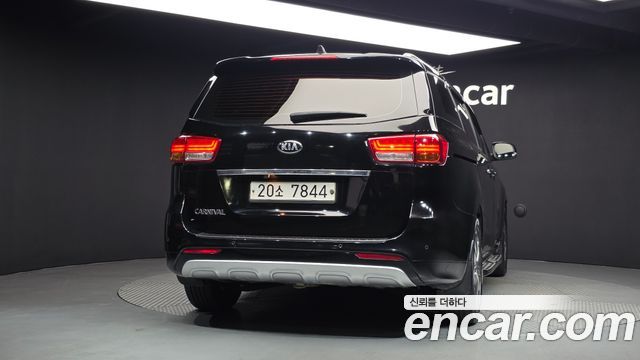 Kia Canival 2016 — photo 4