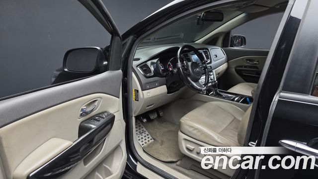 Kia Canival 2016 — photo 10