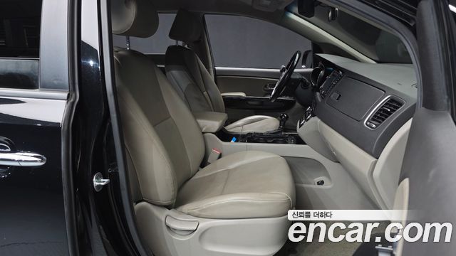 Kia Canival 2016 — photo 11