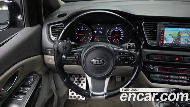 Kia Canival 2016 — photo 13