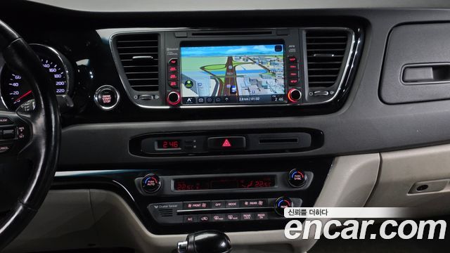 Kia Canival 2016 — photo 14
