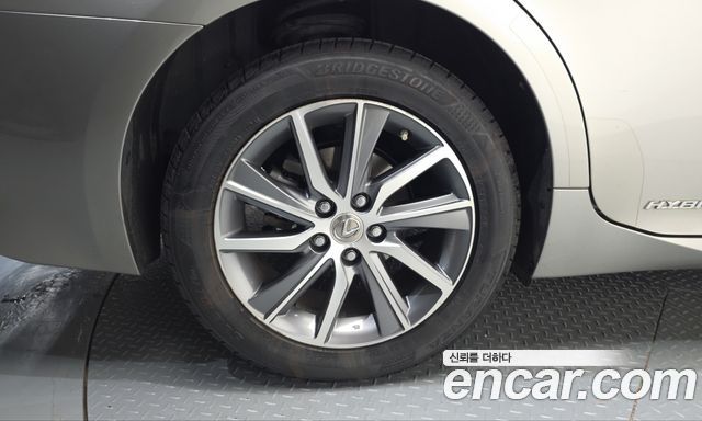 Lexus ES 2018 — photo 5