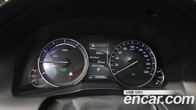 Lexus ES 2018 — photo 11