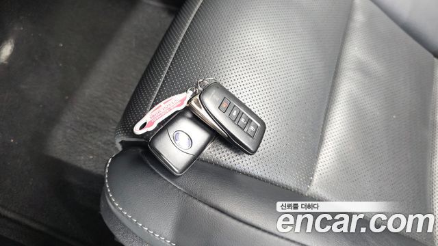 Lexus ES 2018 — photo 21
