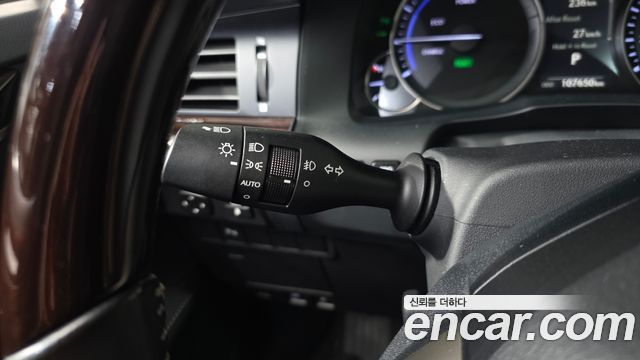 Lexus ES 2018 — photo 29