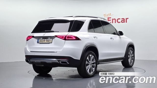 Mercedes-Benz GLE-Class 2022 — photo 2