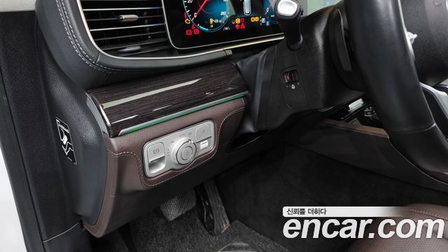 Mercedes-Benz GLE-Class 2022 — photo 24