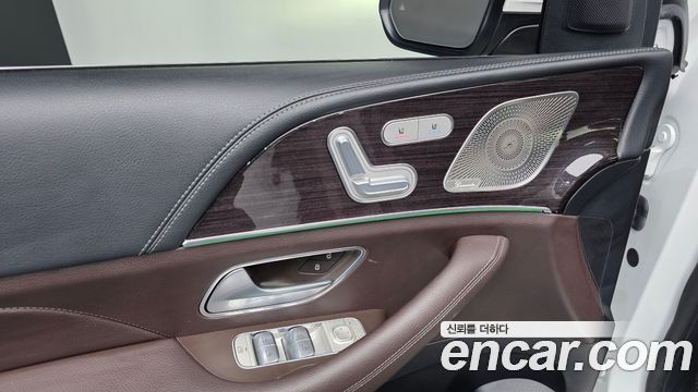 Mercedes-Benz GLE-Class 2022 — photo 26