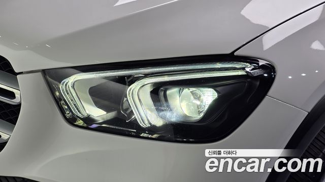Mercedes-Benz GLE-Class 2022 — photo 8