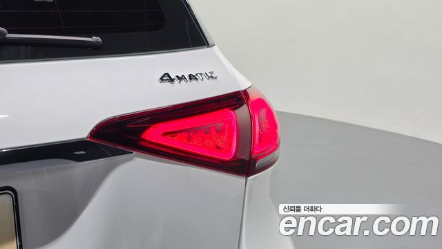 Mercedes-Benz GLE-Class 2022 — photo 9