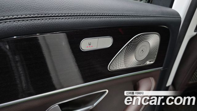 Mercedes-Benz GLE-Class 2022 — photo 28