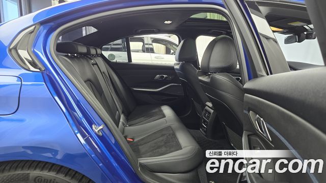 BMW 3-Series 2019 — photo 12