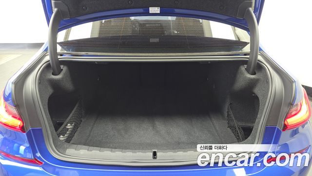 BMW 3-Series 2019 — photo 20