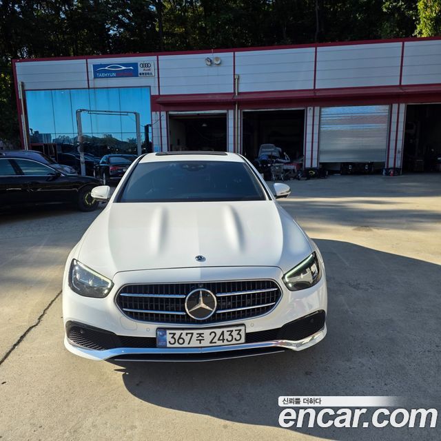 Mercedes-Benz E-Class 2023 — photo 1