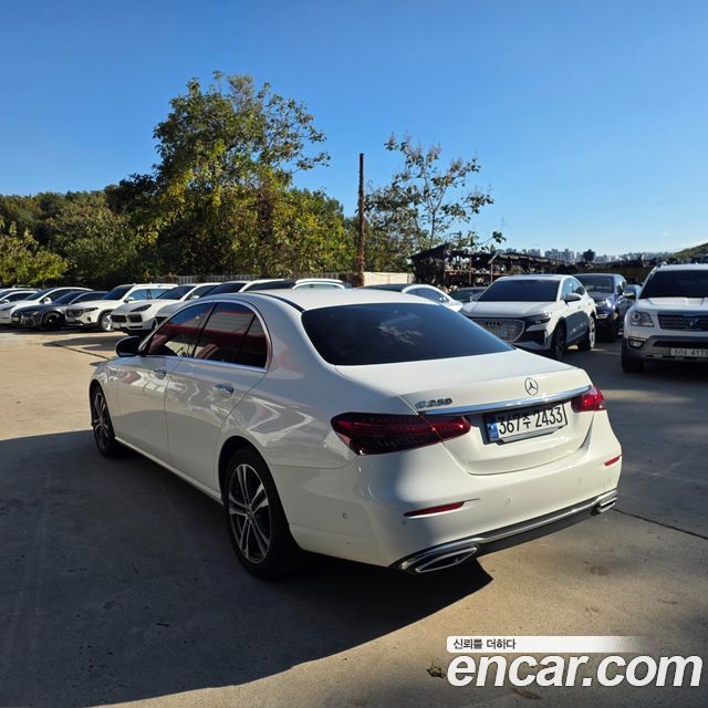 Mercedes-Benz E-Class 2023 — photo 4