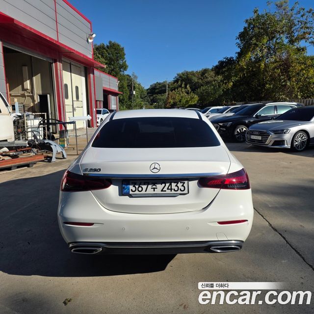 Mercedes-Benz E-Class 2023 — photo 5