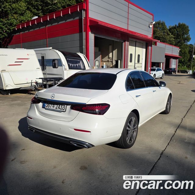 Mercedes-Benz E-Class 2023 — photo 6