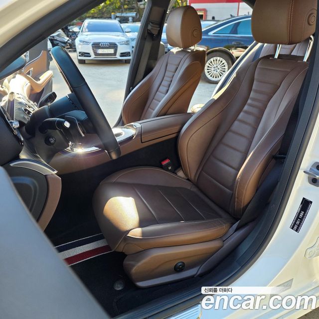 Mercedes-Benz E-Class 2023 — photo 10