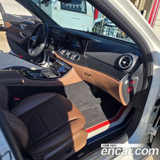 Mercedes-Benz E-Class 2023 — photo 11