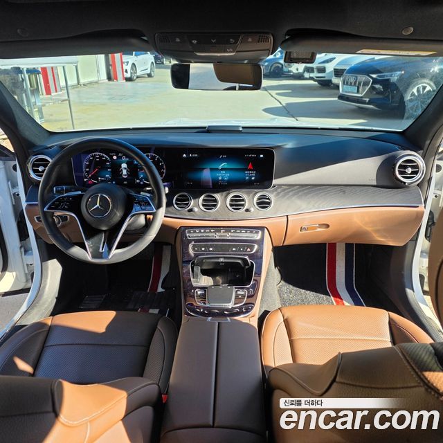 Mercedes-Benz E-Class 2023 — photo 13