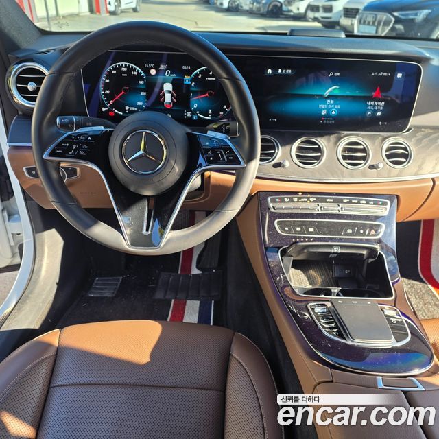 Mercedes-Benz E-Class 2023 — photo 14