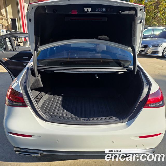 Mercedes-Benz E-Class 2023 — photo 15