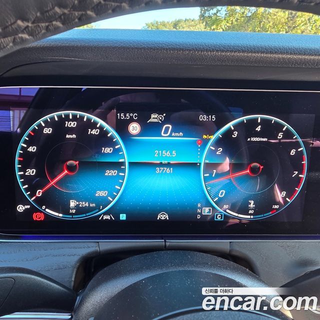 Mercedes-Benz E-Class 2023 — photo 16