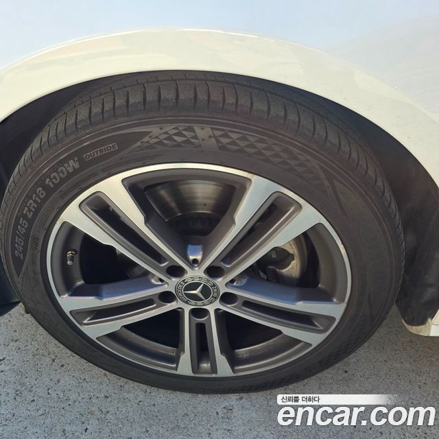 Mercedes-Benz E-Class 2023 — photo 18