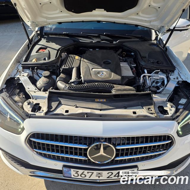 Mercedes-Benz E-Class 2023 — photo 19
