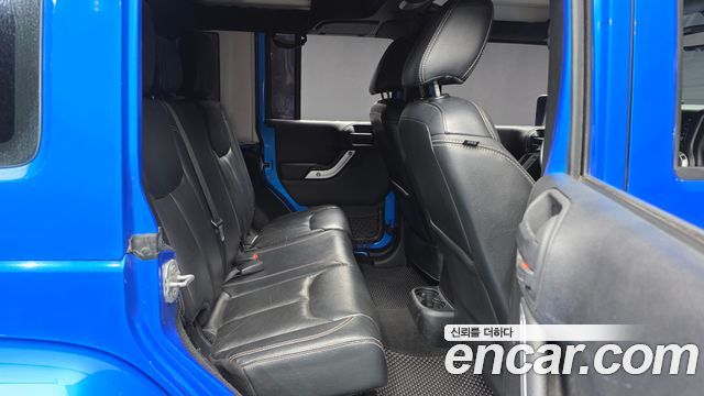 Jeep Wrangler 2015 — photo 12