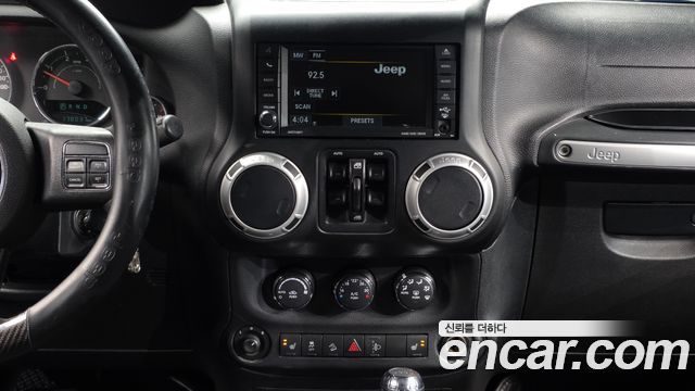 Jeep Wrangler 2015 — photo 14