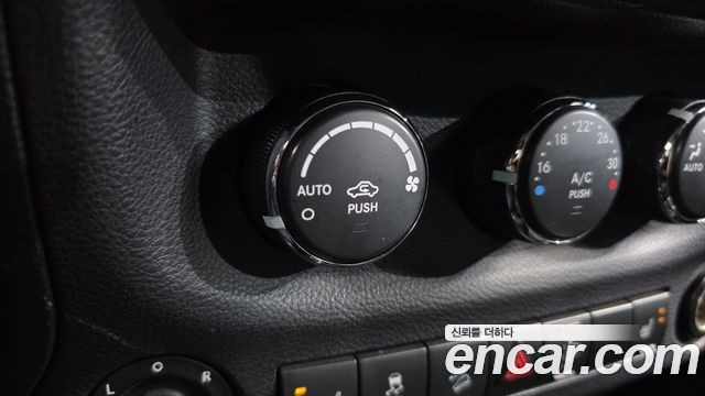 Jeep Wrangler 2015 — photo 17